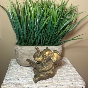 Sterling Industries Reading Elephant Bookend 
Resin w/Gold Leaf/Patina
